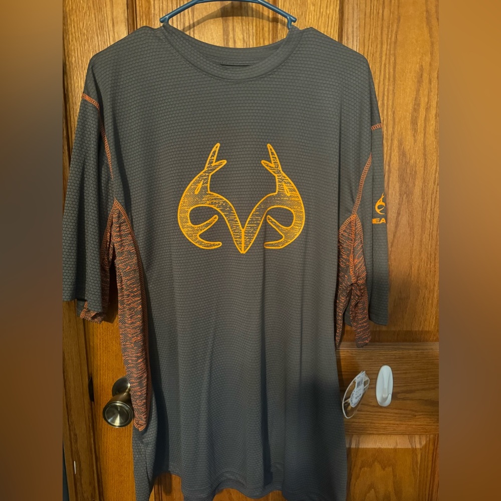 NWT TEE REALTREE